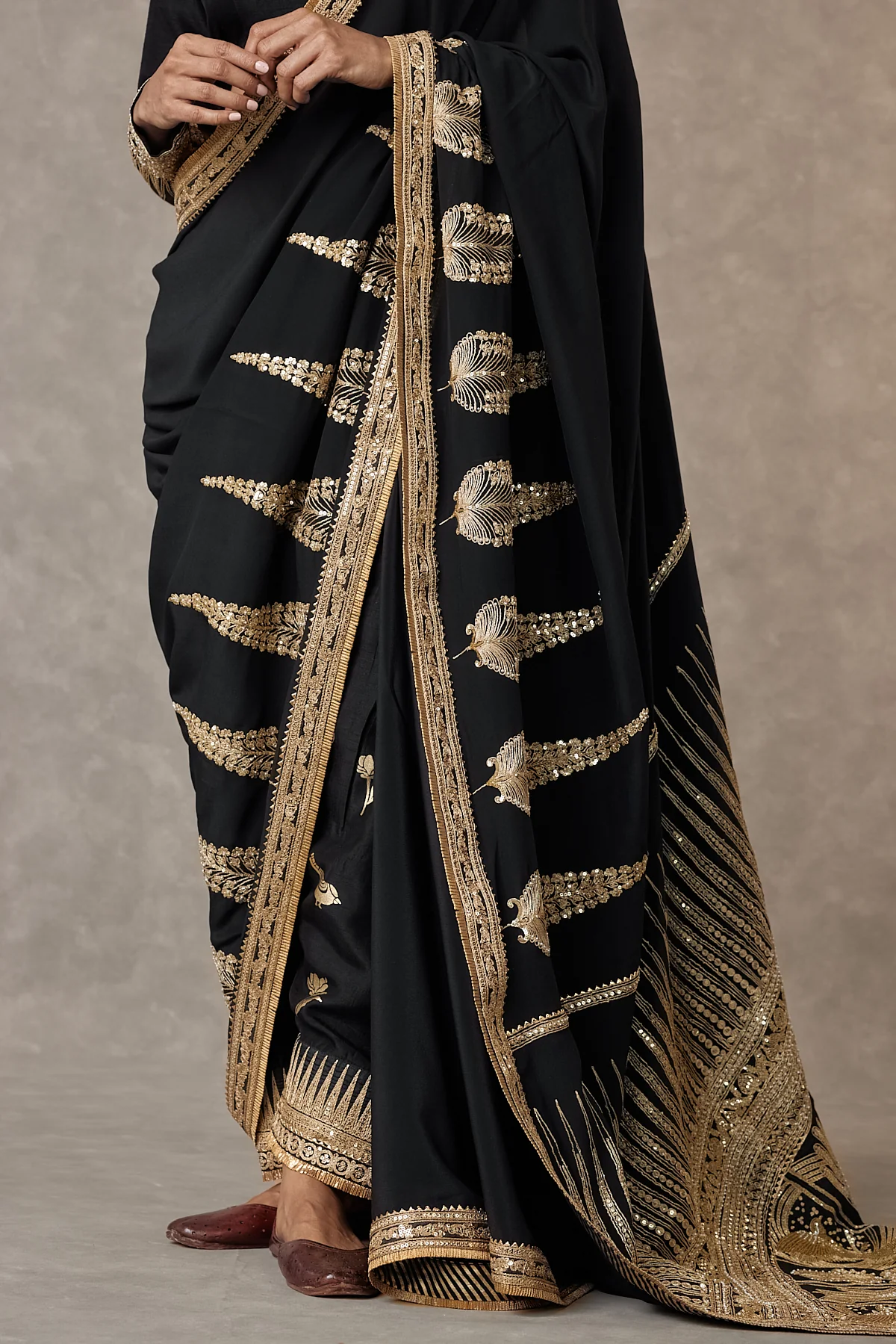 Black Son-Patti Saree - Image 10