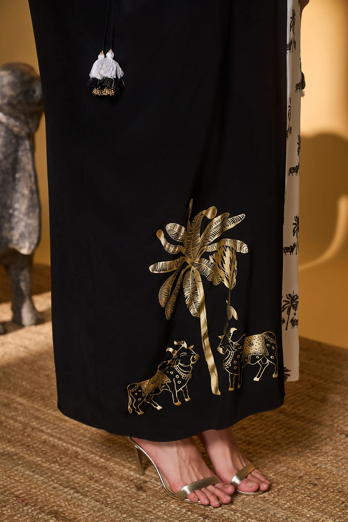 Black & White Tropical Nandi Kaftan - Image 5