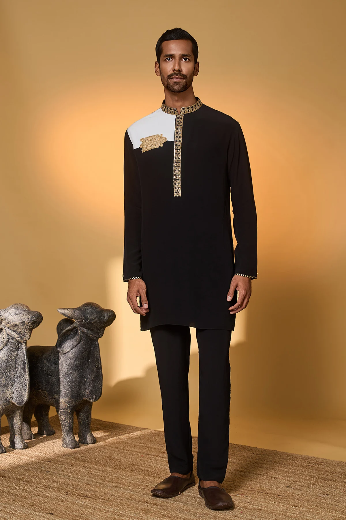 Black & White Turtle Tale Kurta Set - Image 3