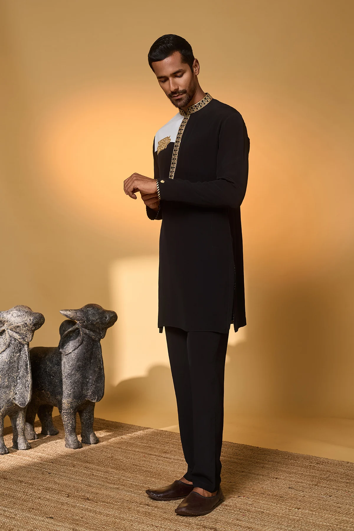 Black & White Turtle Tale Kurta Set - Image 4