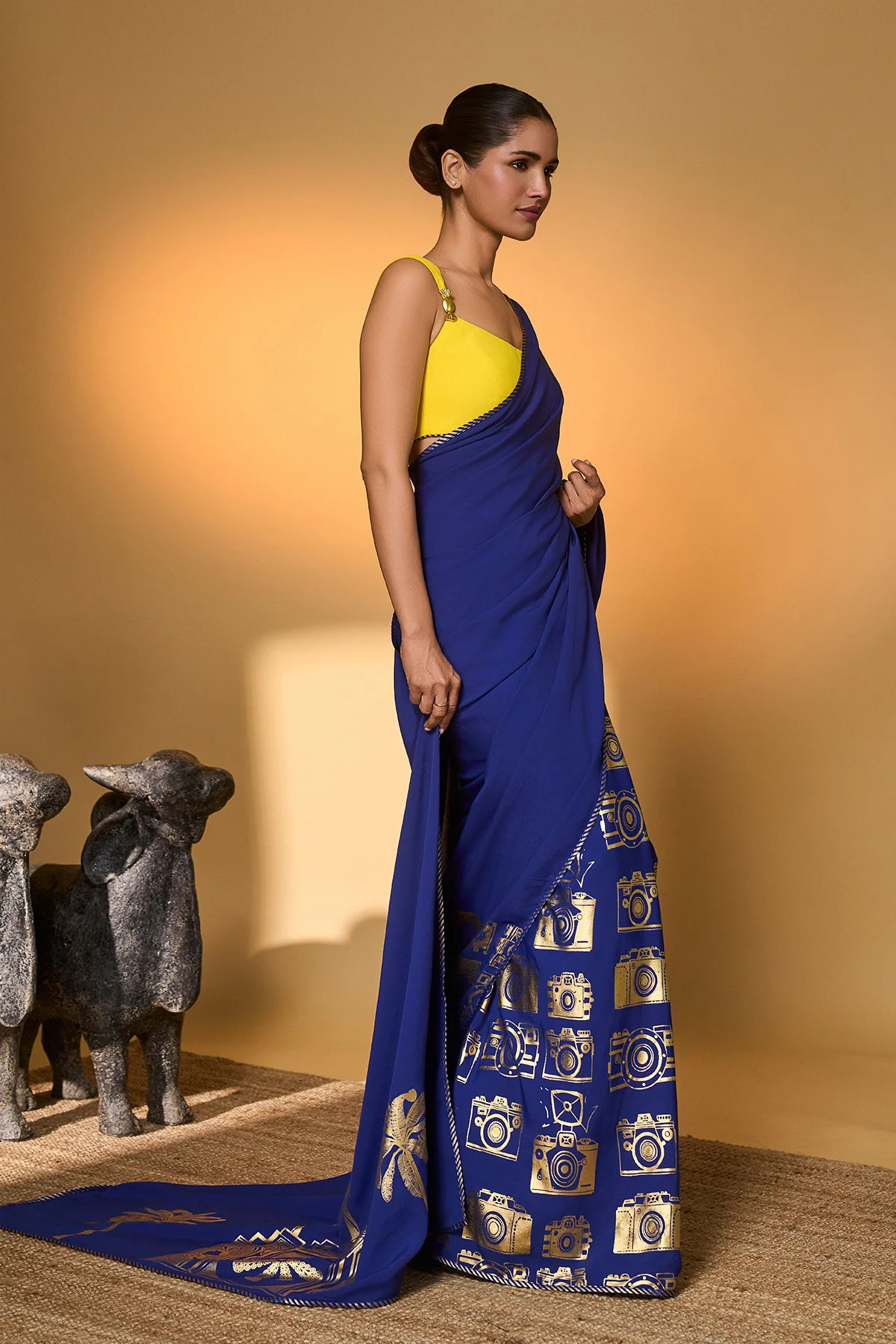 Electric Blue Tropical Camera Saree - Image 3