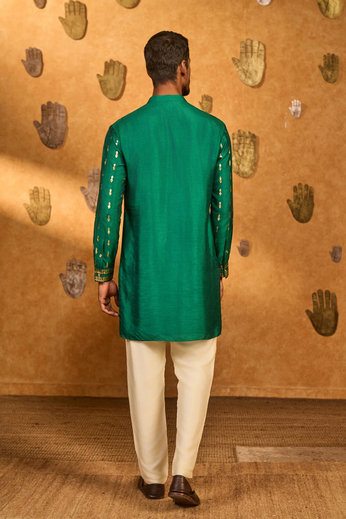 Green Totem Lines And Pot Kurta Set - Image 2