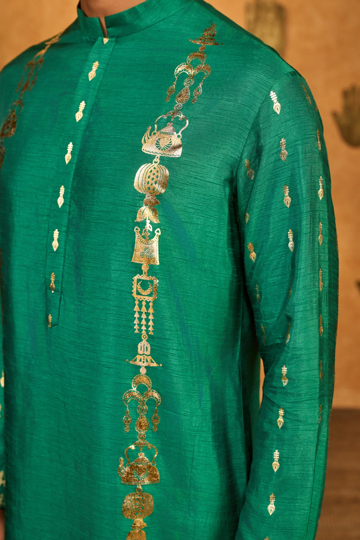 Green Totem Lines And Pot Kurta Set - Image 5