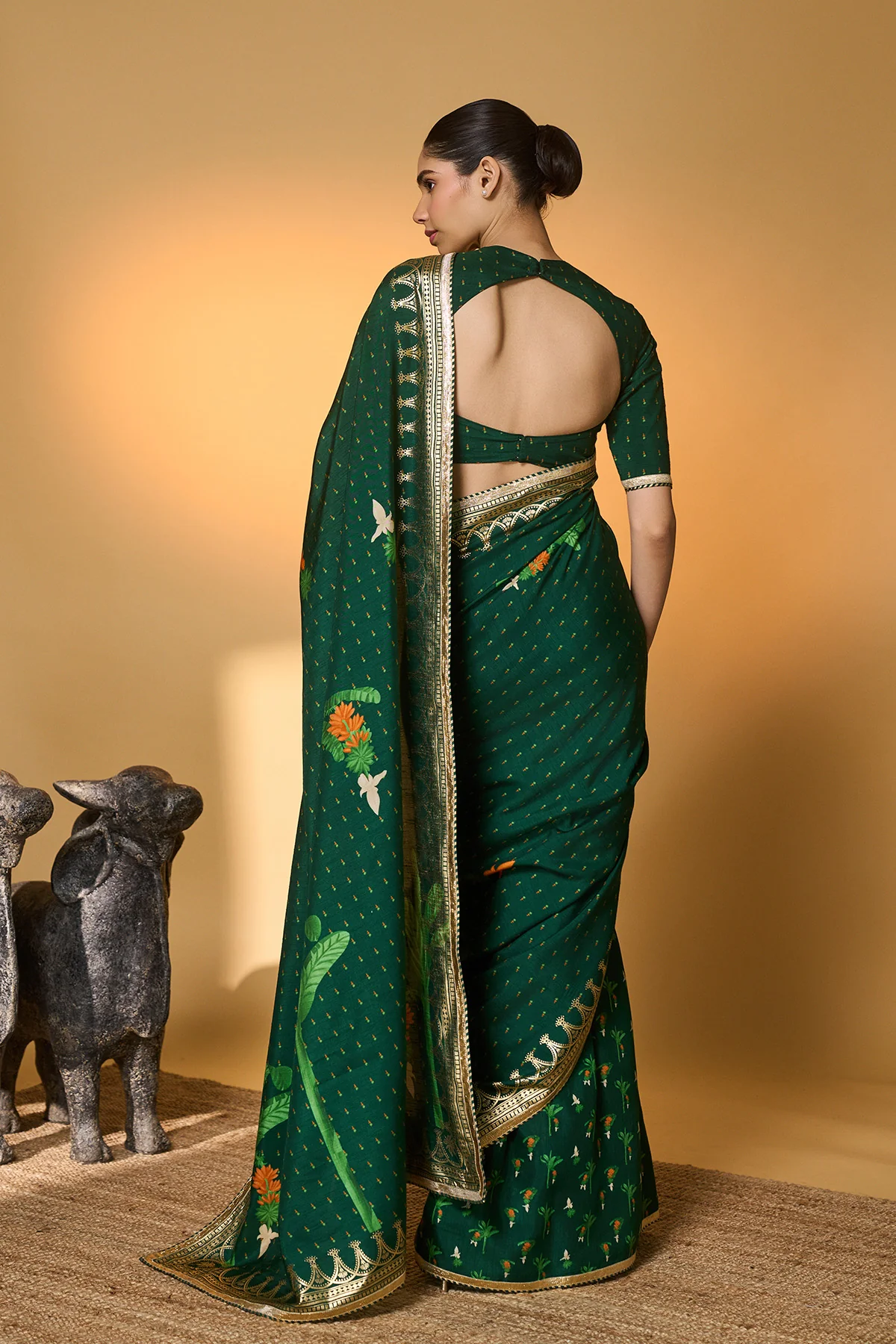 Green Tropical Amber Arches Saree - Image 3