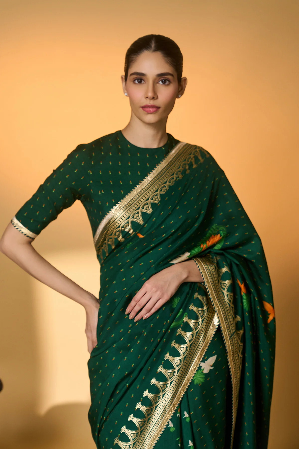 Green Tropical Amber Arches Saree - Image 4