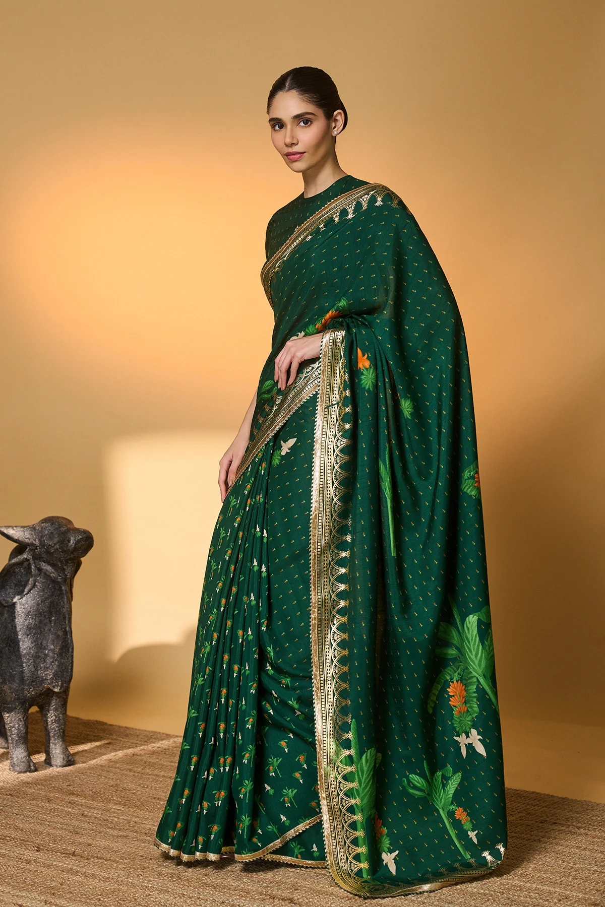 Green Tropical Amber Arches Saree - Image 5