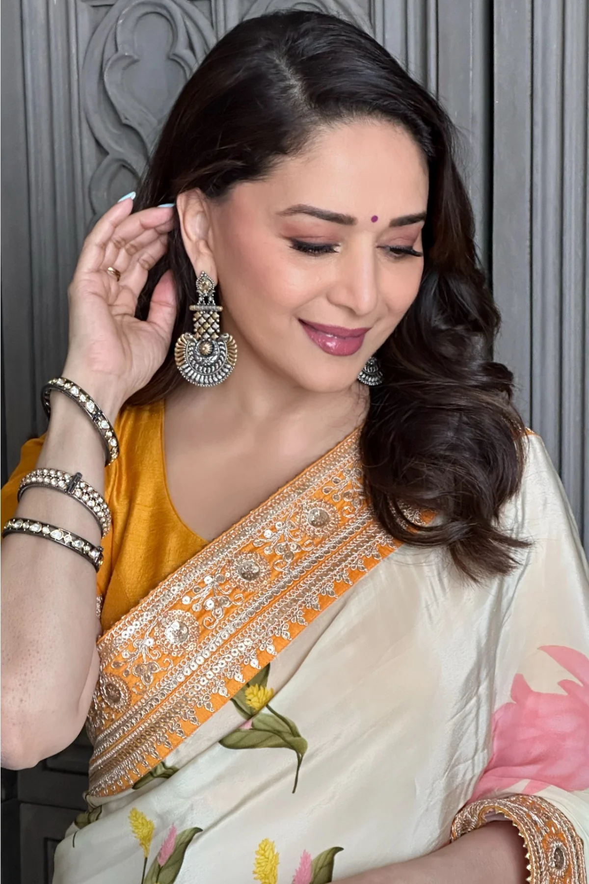 Ivory Floral Fantasy Saree - Image 3