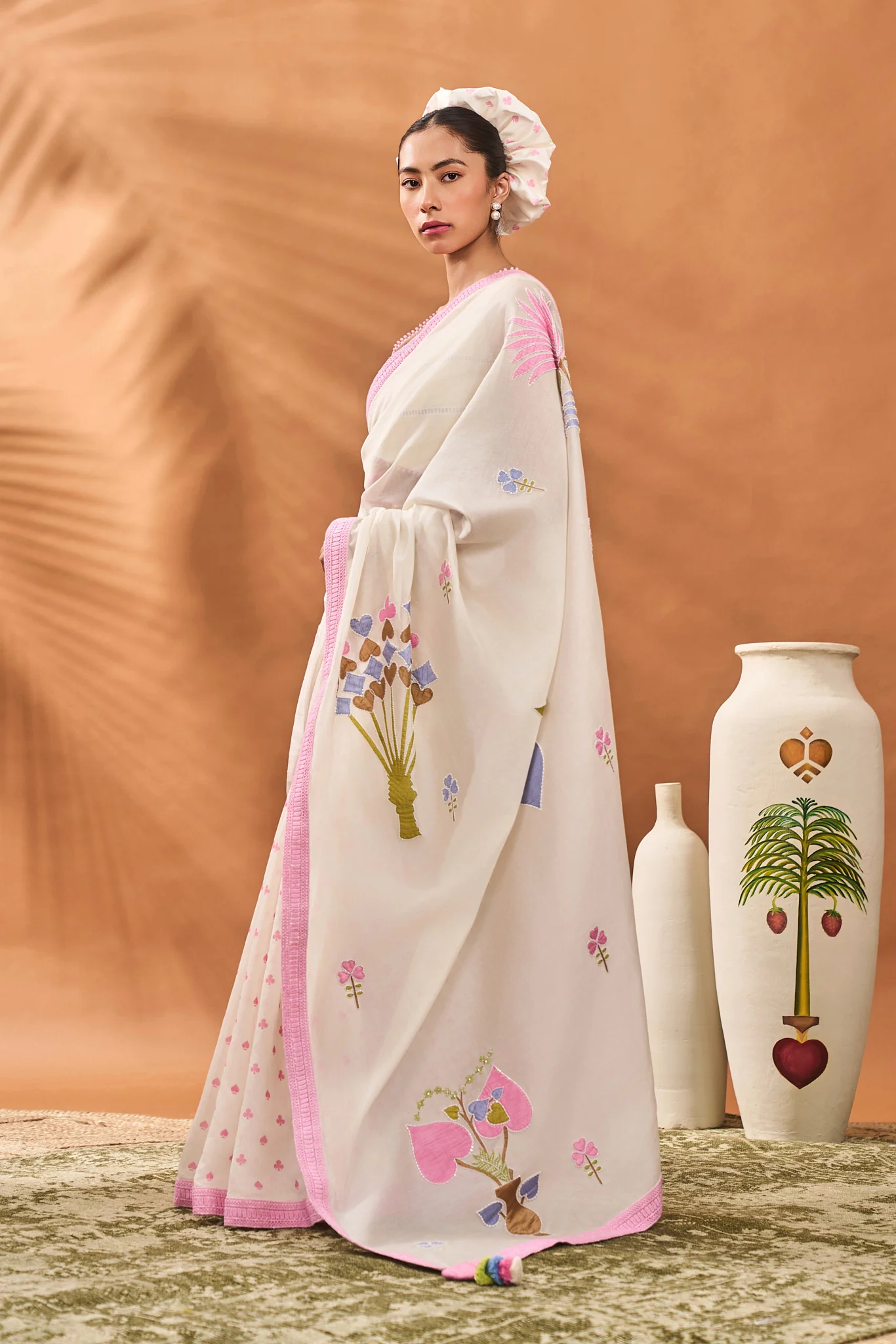 Ivory Floral Frame Saree - Image 5