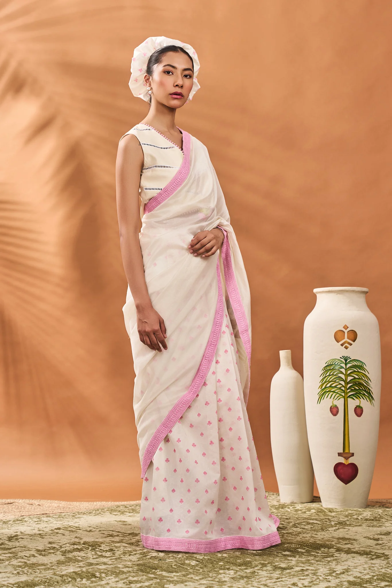 Ivory Floral Frame Saree - Image 6