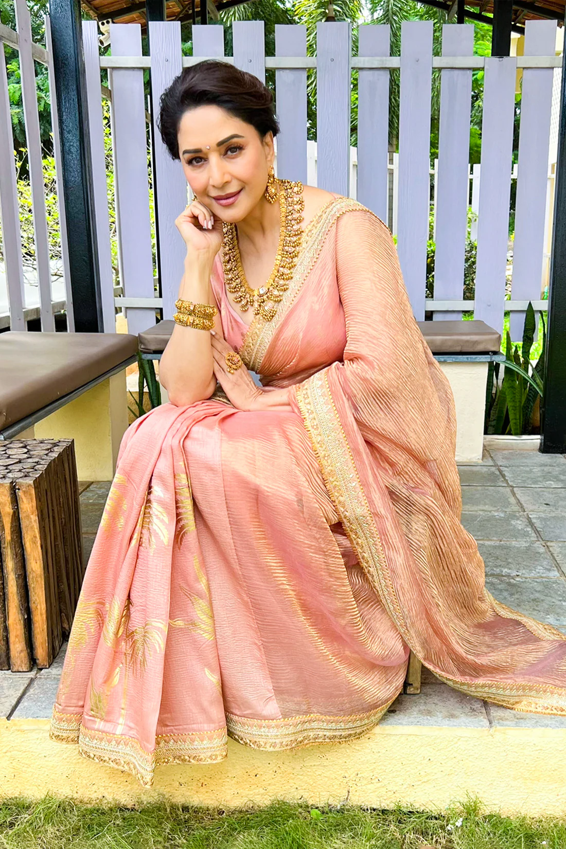 Peach Palm Blooms Tissue Saree - Image 3