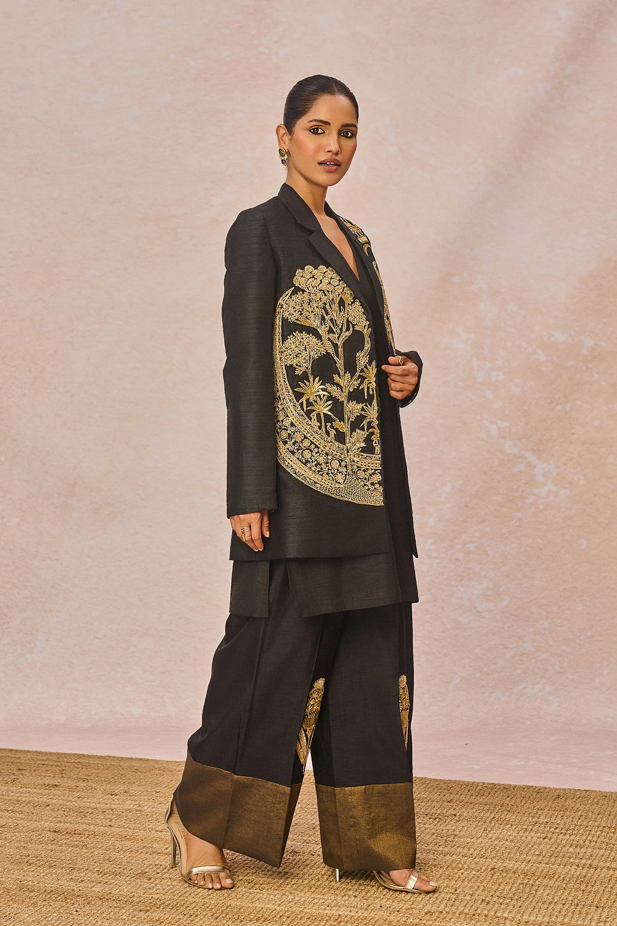 'The Aankho Ka Paigam' Blazer Set - Image 8